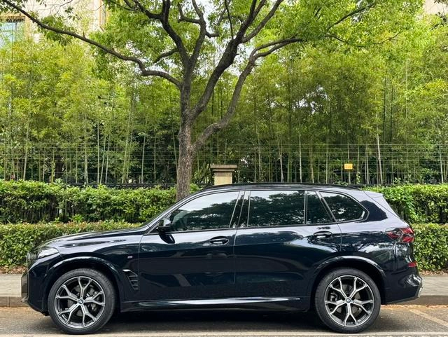 BMW X5 2023 xDrive30Li Premium Class M Sports Night Suit exterior photo 3