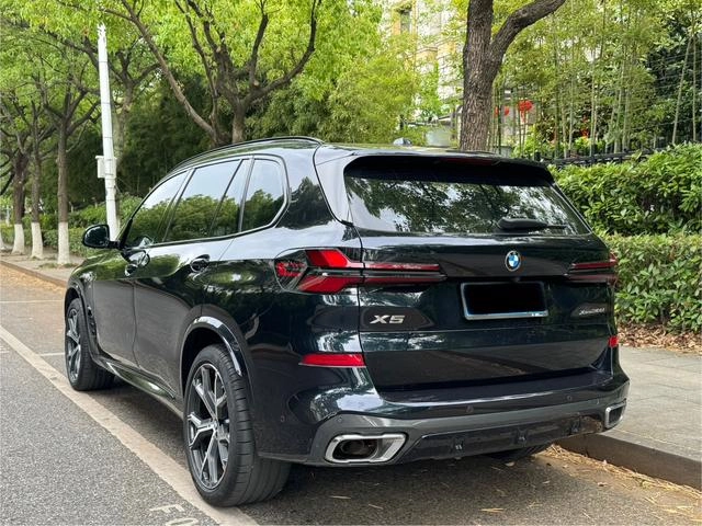BMW X5 2023 xDrive30Li Premium Class M Sports Night Suit exterior photo 4