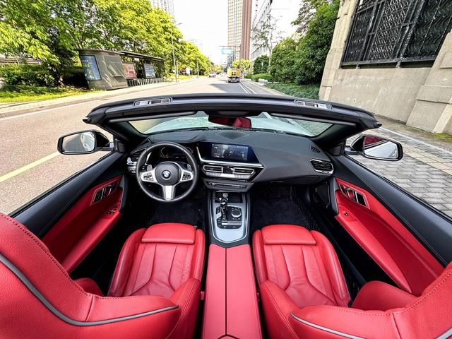 BMW Z4 2023 sDrive 25i M Спортивный ночной костюм интерьер фото 10