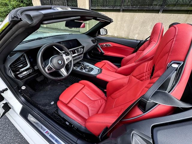 BMW Z4 2023 sDrive 25i M Спортивный ночной костюм интерьер фото 11
