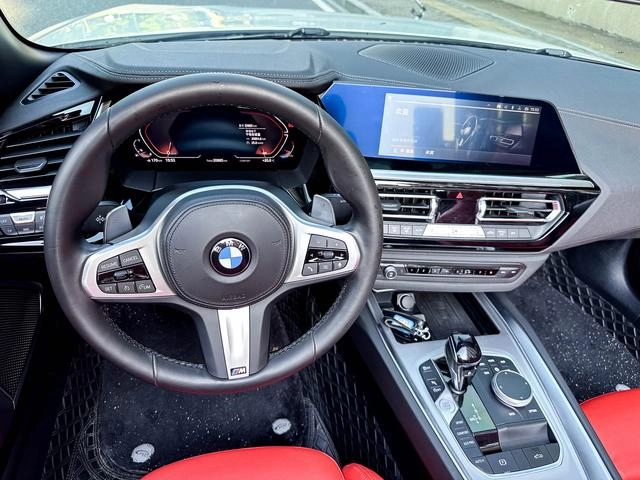 BMW Z4 2023 sDrive 25i M Спортивный ночной костюм интерьер фото 12