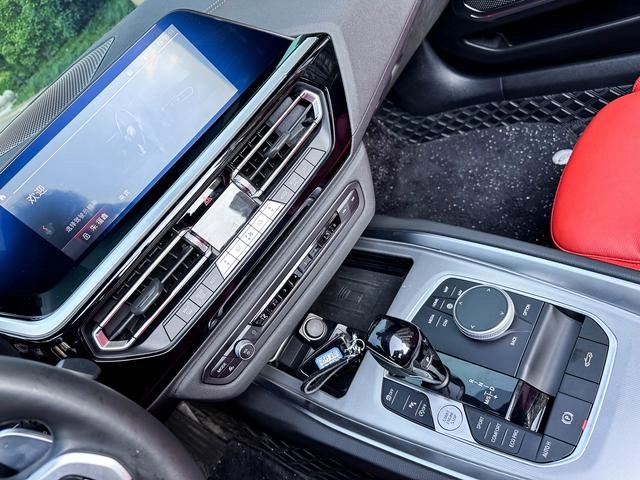 BMW Z4 2023 sDrive 25i M Спортивный ночной костюм интерьер фото 13