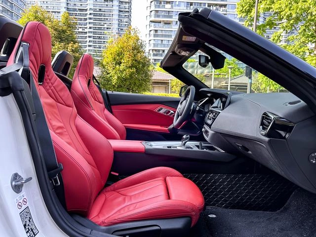 BMW Z4 2023 sDrive 25i M Спортивный ночной костюм интерьер фото 16