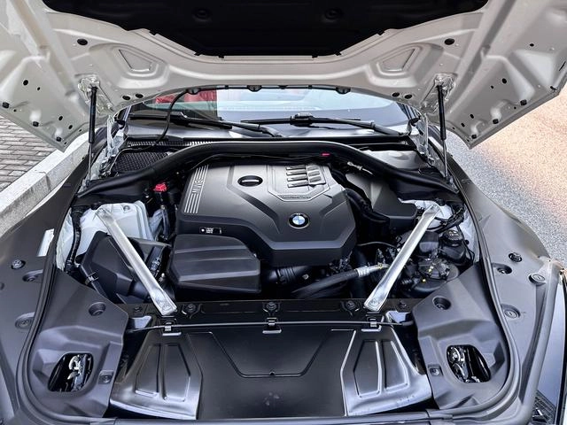BMW Z4 2023 sDrive 25i M Спортивный ночной костюм интерьер фото 17