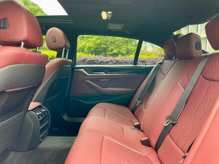 BMW 5 Series 2022 525Li M Conjunto deportivo interior foto 13