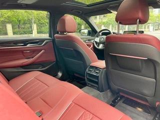 BMW 5 Series 2022 525Li M Conjunto deportivo interior foto 15