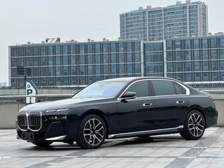 BMW 7 Series 2023 735Li M Conjunto deportivo