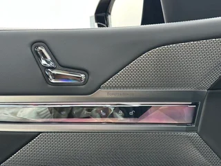 BMW 7 Series 2023 735Li M Conjunto deportivo interior foto 12