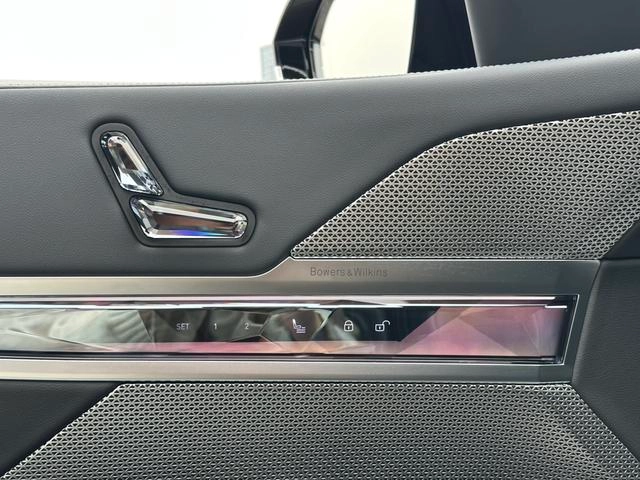 BMW 7 Series 2023 735Li M Conjunto deportivo interior foto 12
