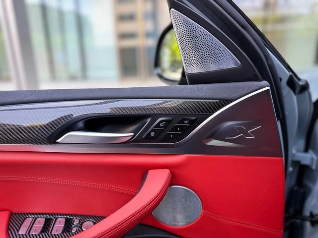BMW X4 2022 M40i interior photo 10