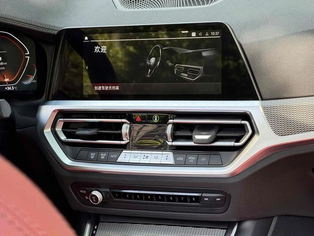 BMW 4 Series 2022 Restyling 425i Convertible M Sports Night Suit interior photo 11