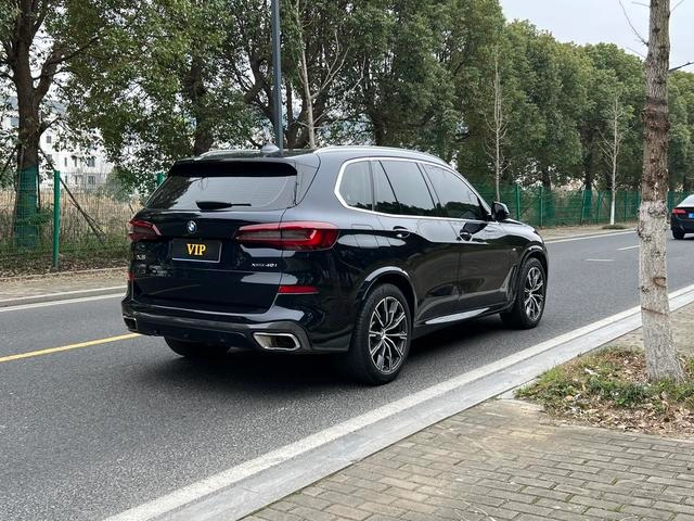 BMW X5 2021 xDrive40i M Спортивный костюм интерьер фото 10