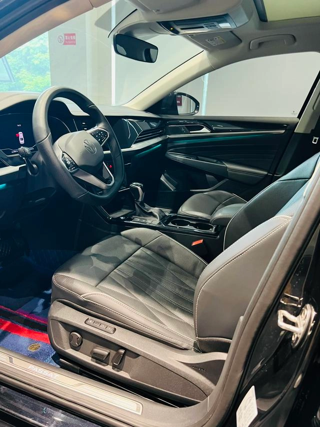 Volkswagen Passat 2023 Mise à jour 330TSI Étoile de luxe intérieur photo 9