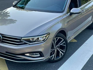 Volkswagen Magotan 2021 330TSI DSG 30 Anniversary Edition exterior photo 2