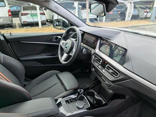 BMW 2 Series 2023 225i Coupé M Traje nocturno deportivo Yao interior foto 18 BMW 2 Series 2023 225i Coupé M Traje nocturno deportivo Yao interior foto 18