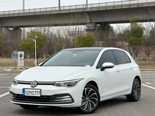 Volkswagen Golf 2023 200TSI DSG Pro