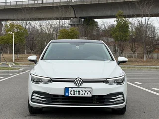Volkswagen Golf 2023 200TSI DSG Pro exterior foto 3