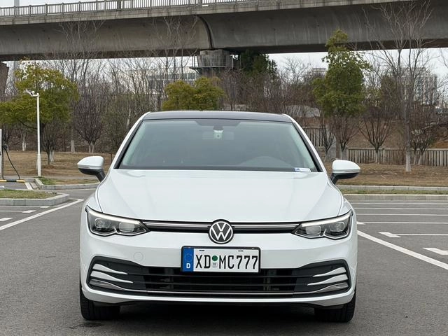 Volkswagen Golf 2023 200TSI DSG Pro exterior foto 3