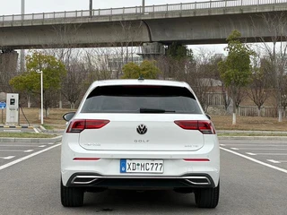 Volkswagen Golf 2023 200TSI DSG Pro exterior foto 4
