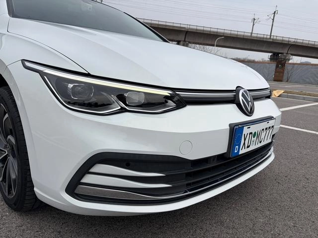 Volkswagen Golf 2023 200TSI DSG Pro exterior foto 6