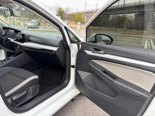 Volkswagen Golf 2023 200TSI DSG Pro interior foto 11