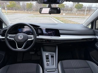 Volkswagen Golf 2023 200TSI DSG Pro interior foto 15
