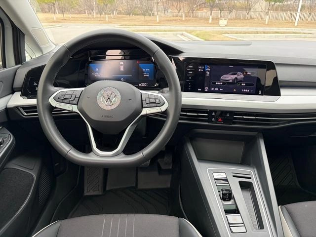 Volkswagen Golf 2023 200TSI DSG Pro interior foto 16