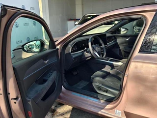Volkswagen Passat 2025 Pro 380TSI Star Dragon Edition interior photo 6