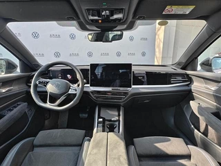 Volkswagen Passat 2025 Pro 380TSI Star Dragon Edition interior photo 8