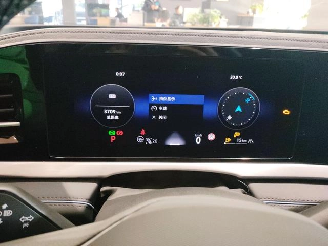 Volkswagen Passat 2025 Pro 380TSI Star Dragon Edition interior photo 9