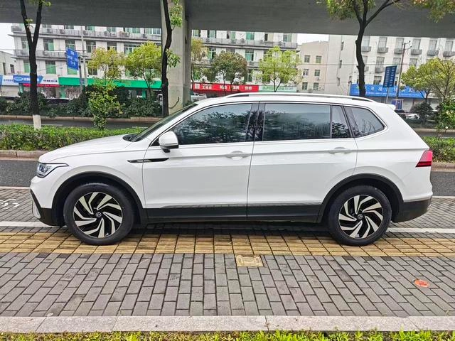 Volkswagen Tiguan L 2021 330TSI Version intelligente automatique à deux roues motrices extérieur photo 3