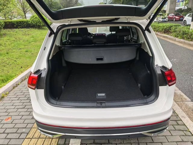 Volkswagen Tiguan L 2021 330TSI Version intelligente automatique à deux roues motrices intérieur photo 7