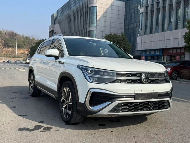Volkswagen Tharu 2023 300TSI Versión de luna brillante con tracción en dos ruedas exterior foto 3