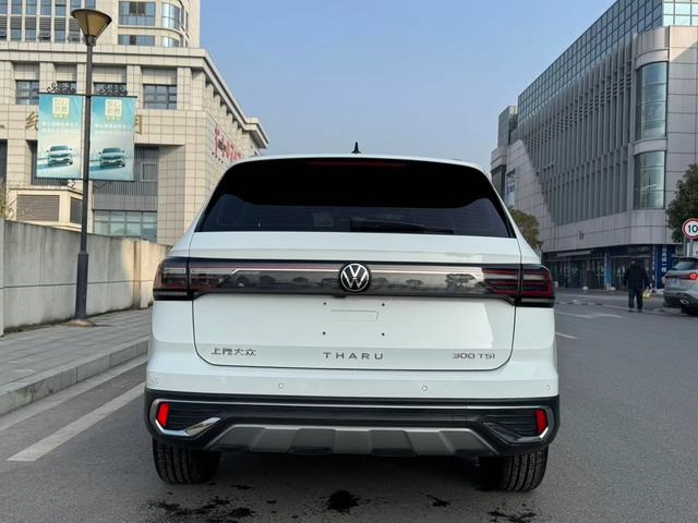Volkswagen Tharu 2023 300TSI Versión de luna brillante con tracción en dos ruedas exterior foto 5