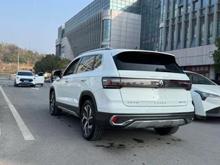 Volkswagen Tharu 2023 300TSI Versión de luna brillante con tracción en dos ruedas exterior foto 6