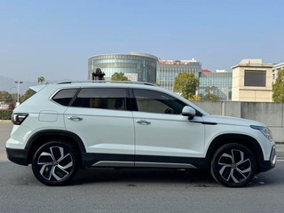 Volkswagen Tharu 2023 300TSI Versión de luna brillante con tracción en dos ruedas exterior foto 7