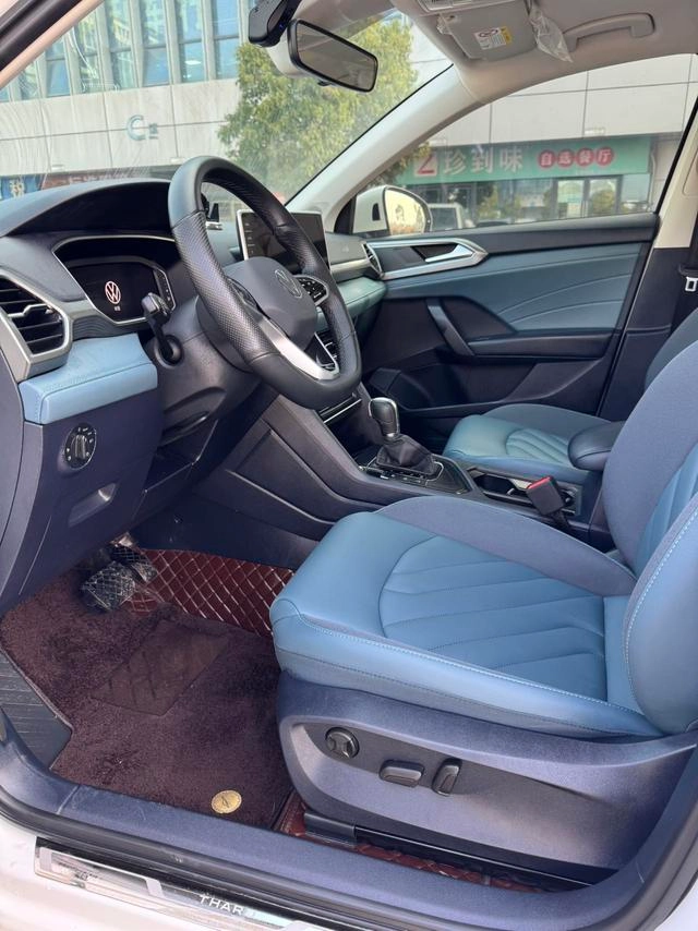 Volkswagen Tharu 2023 300TSI Versión de luna brillante con tracción en dos ruedas interior foto 8