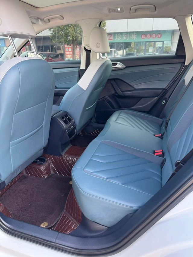 Volkswagen Tharu 2023 300TSI Versión de luna brillante con tracción en dos ruedas interior foto 10