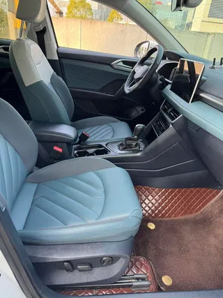 Volkswagen Tharu 2023 300TSI Versión de luna brillante con tracción en dos ruedas interior foto 12