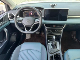 Volkswagen Tharu 2023 300TSI Versión de luna brillante con tracción en dos ruedas interior foto 13