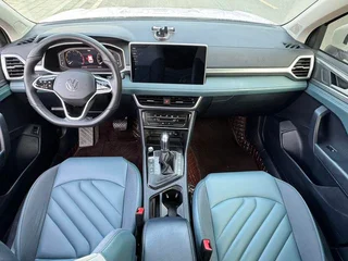 Volkswagen Tharu 2023 300TSI Versión de luna brillante con tracción en dos ruedas interior foto 14