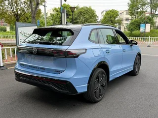 Volkswagen Tiguan L 2024 Pro 380TSI Полный привод R-Line Zhizun издание интерьер фото 11 Volkswagen Tiguan L 2024 Pro 380TSI Полный привод R-Line Zhizun издание интерьер фото 11