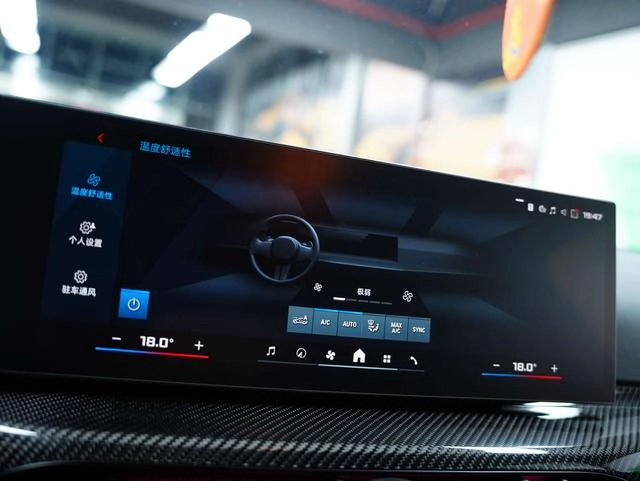 BMW M2 2024 M2 Coupé interior foto 16