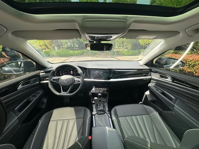 Volkswagen Passat 2024 380TSI Star Elite Edition interior photo 10