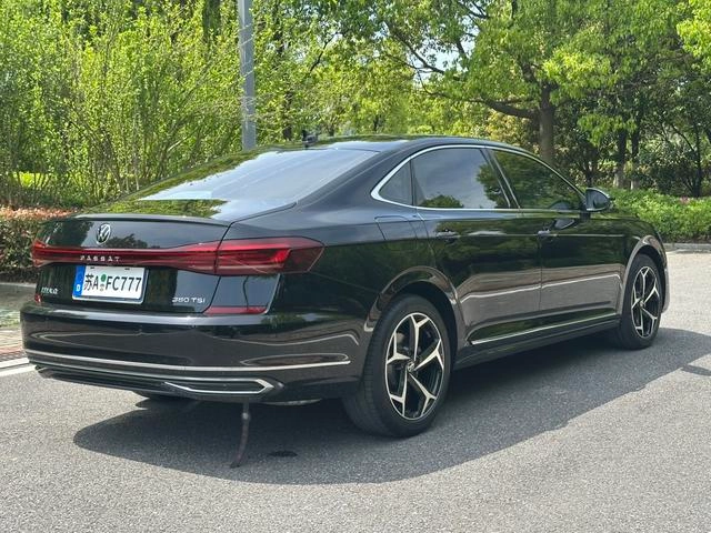 Volkswagen Passat 2024 380TSI Star Elite Edition interior photo 15