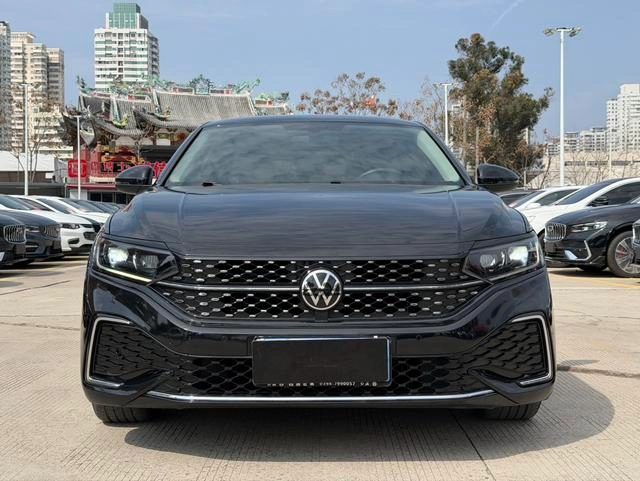 Volkswagen Passat 2023 330TSI Звездное небо элитное издание экстерьер фото 2