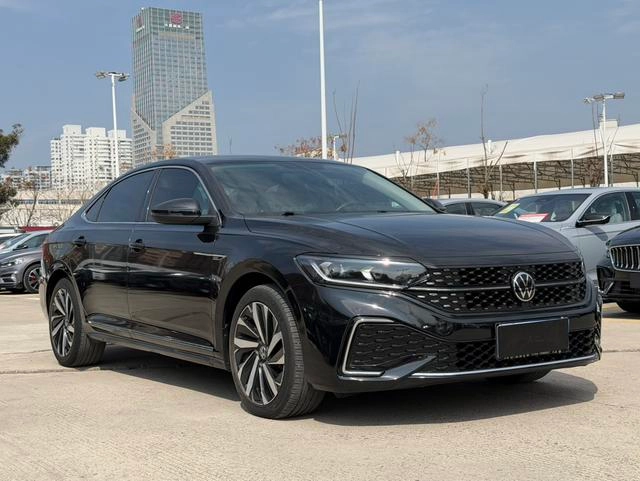 Volkswagen Passat 2023 330TSI Звездное небо элитное издание экстерьер фото 3