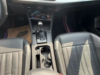 Volkswagen Passat 2023 330TSI Звездное небо элитное издание интерьер фото 11