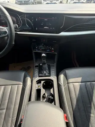 Volkswagen Passat 2023 330TSI Звездное небо элитное издание интерьер фото 12