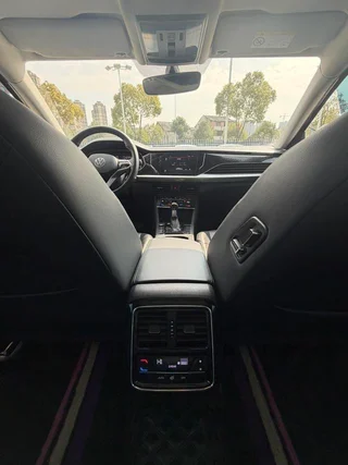 Volkswagen Passat 2023 330TSI Звездное небо элитное издание интерьер фото 14